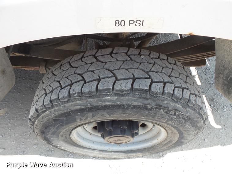 image for item DC5464 2001 Ford F250 Super Duty pickup truck