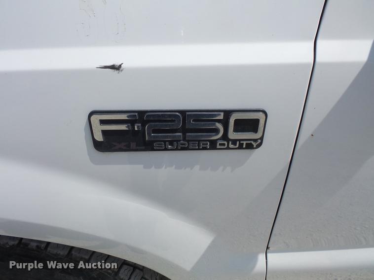 image for item DC5464 2001 Ford F250 Super Duty pickup truck