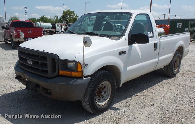 image for item DC5465 2000 Ford F250 Super Duty pickup truck
