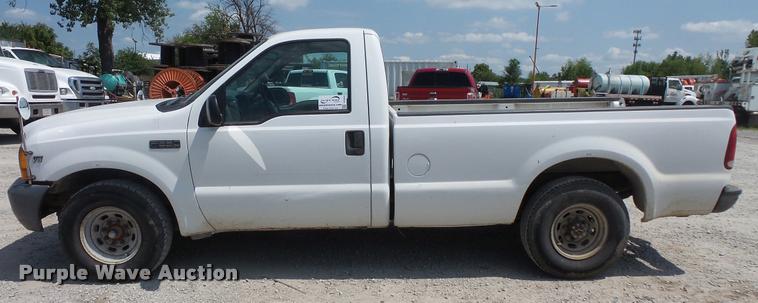 image for item DC5465 2000 Ford F250 Super Duty pickup truck