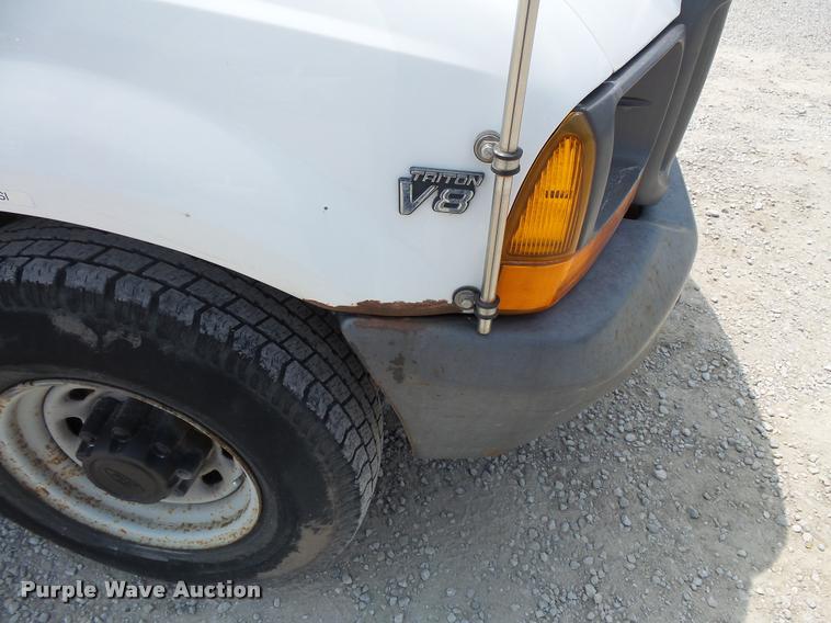 image for item DC5465 2000 Ford F250 Super Duty pickup truck