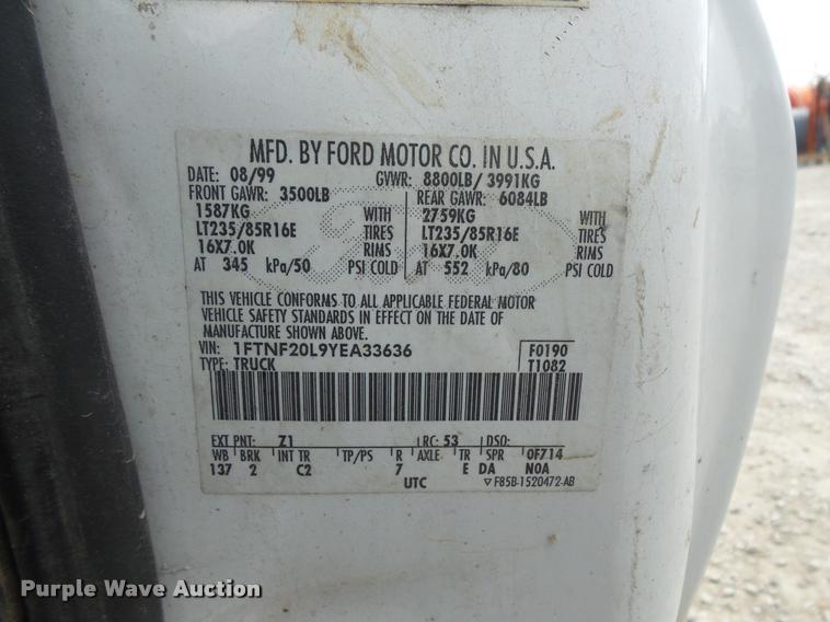 image for item DC5465 2000 Ford F250 Super Duty pickup truck