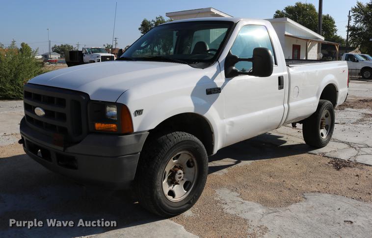 image for item DD0085 2005 Ford F350 Super Duty pickup truck