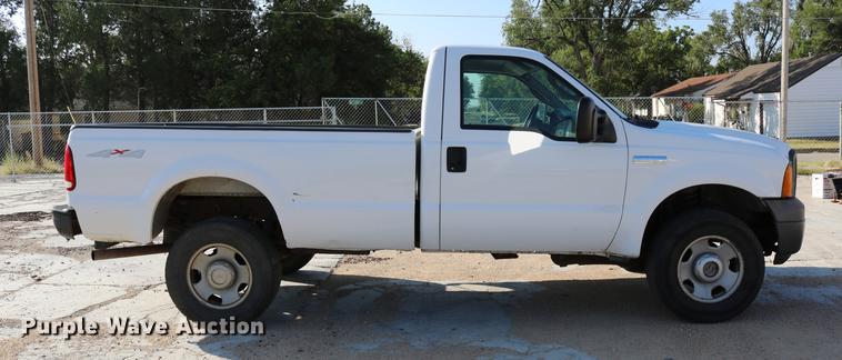 image for item DD0085 2005 Ford F350 Super Duty pickup truck