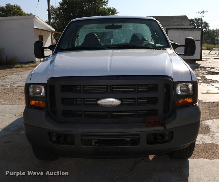 image for item DD0085 2005 Ford F350 Super Duty pickup truck