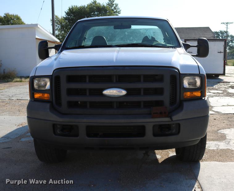 image for item DD0085 2005 Ford F350 Super Duty pickup truck