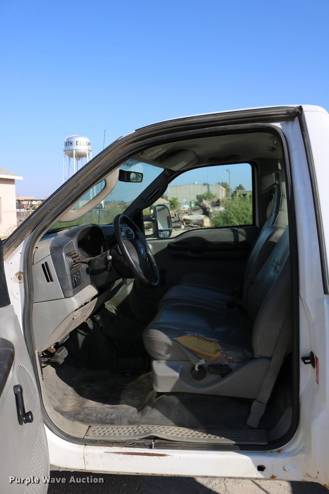 image for item DD0085 2005 Ford F350 Super Duty pickup truck