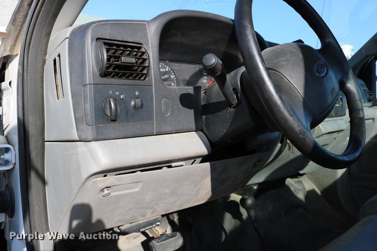 image for item DD0085 2005 Ford F350 Super Duty pickup truck