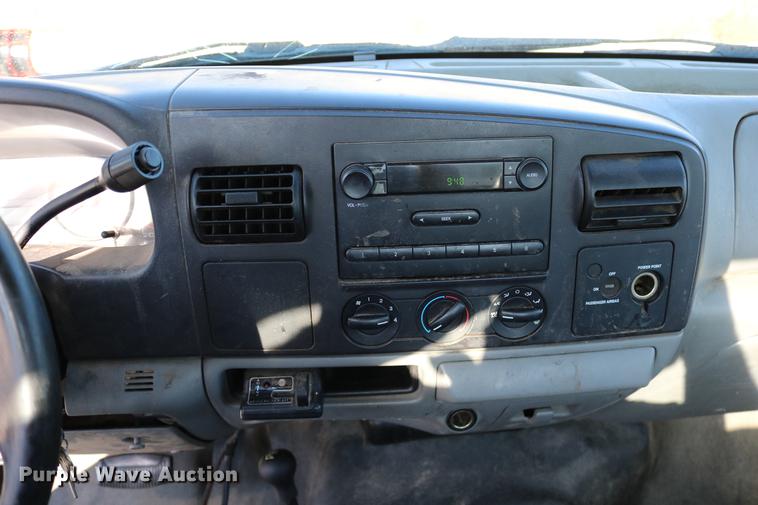 image for item DD0085 2005 Ford F350 Super Duty pickup truck