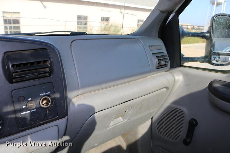 image for item DD0085 2005 Ford F350 Super Duty pickup truck