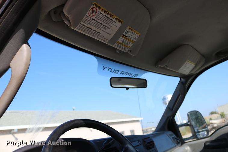 image for item DD0085 2005 Ford F350 Super Duty pickup truck