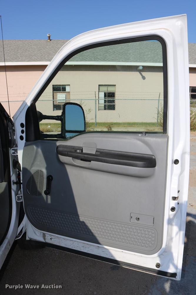 image for item DD0085 2005 Ford F350 Super Duty pickup truck