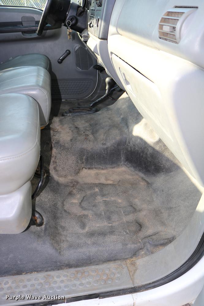 image for item DD0085 2005 Ford F350 Super Duty pickup truck