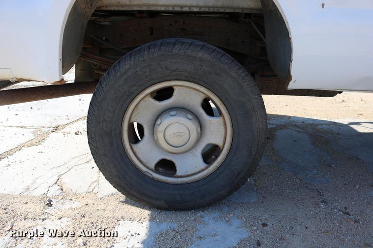 image for item DD0085 2005 Ford F350 Super Duty pickup truck