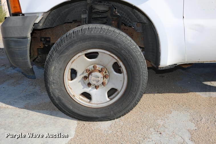 image for item DD0085 2005 Ford F350 Super Duty pickup truck