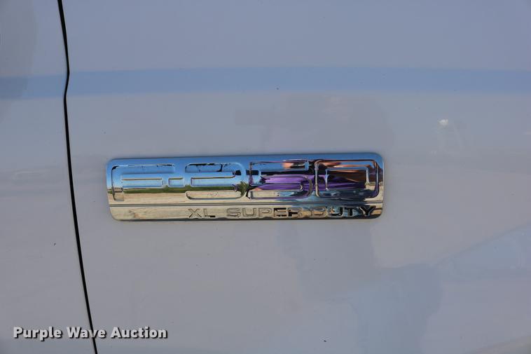 image for item DD0085 2005 Ford F350 Super Duty pickup truck