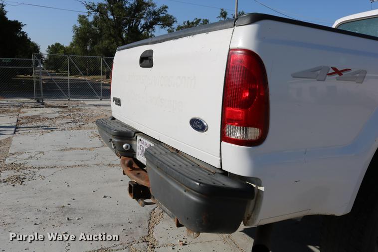 image for item DD0085 2005 Ford F350 Super Duty pickup truck