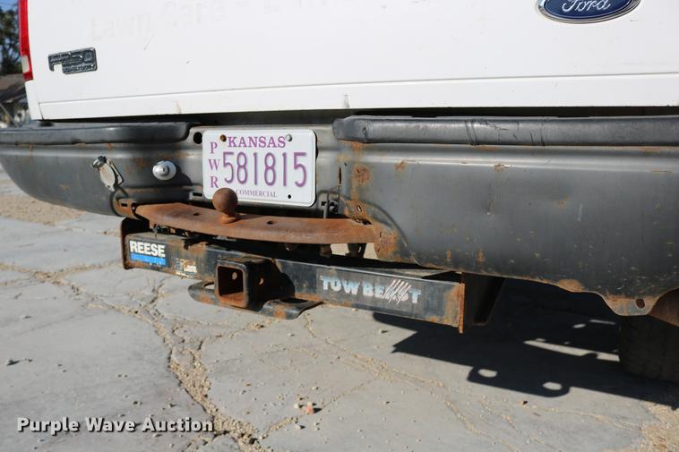 image for item DD0085 2005 Ford F350 Super Duty pickup truck