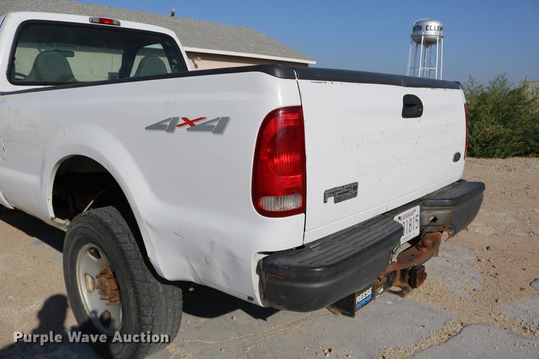 image for item DD0085 2005 Ford F350 Super Duty pickup truck