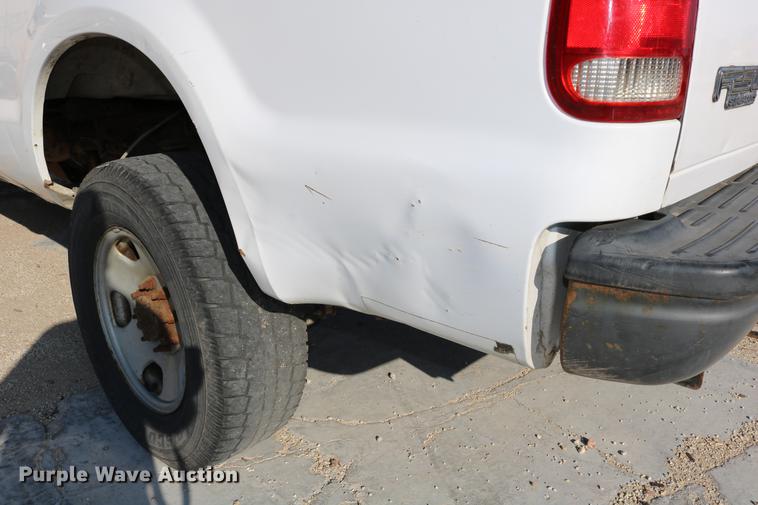 image for item DD0085 2005 Ford F350 Super Duty pickup truck