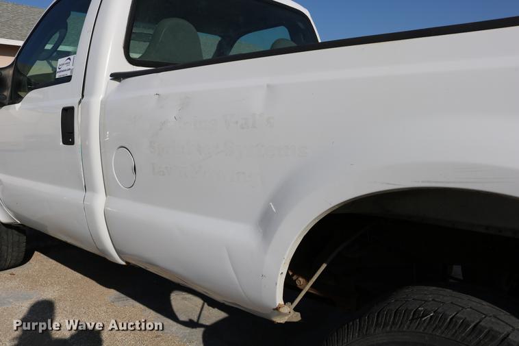 image for item DD0085 2005 Ford F350 Super Duty pickup truck
