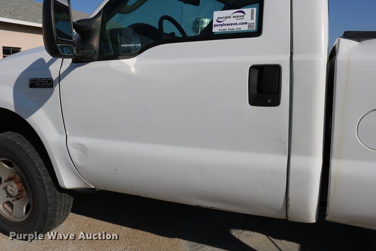 image for item DD0085 2005 Ford F350 Super Duty pickup truck
