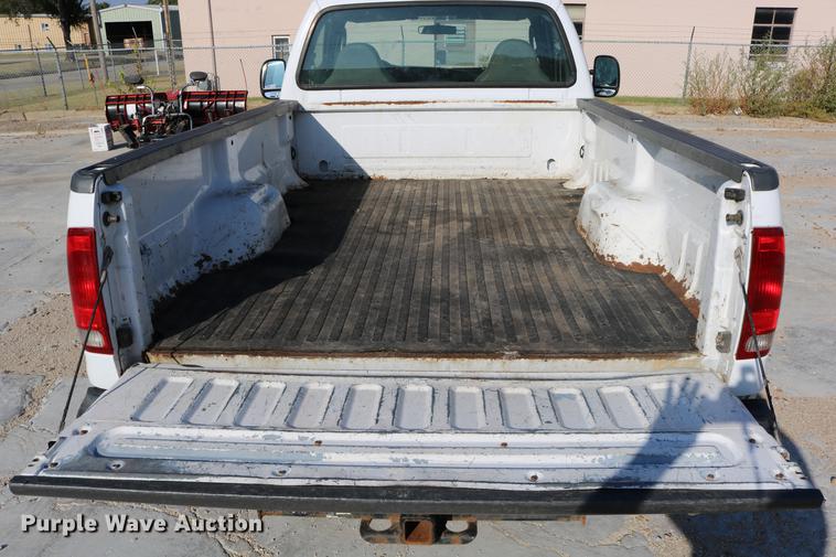 image for item DD0085 2005 Ford F350 Super Duty pickup truck
