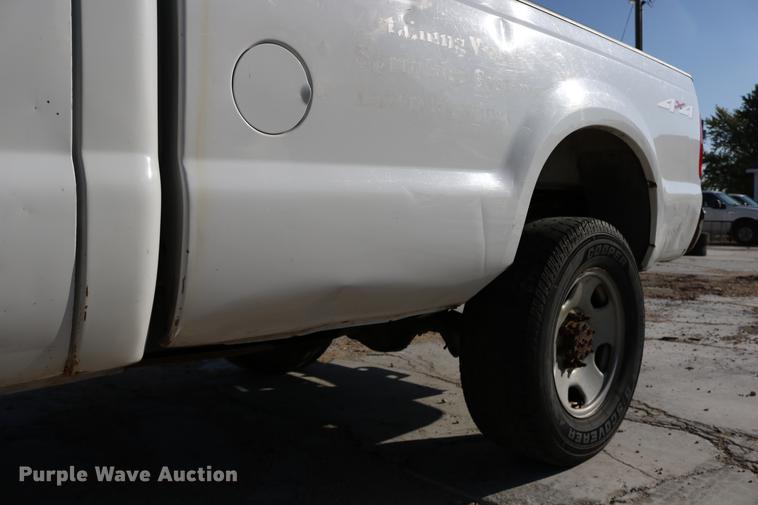 image for item DD0085 2005 Ford F350 Super Duty pickup truck