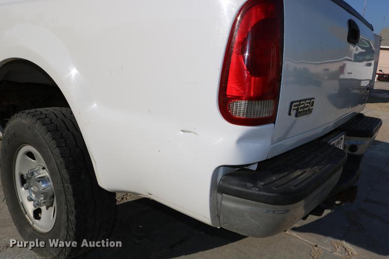 image for item DD0086 2006 Ford F250 Super Duty pickup truck