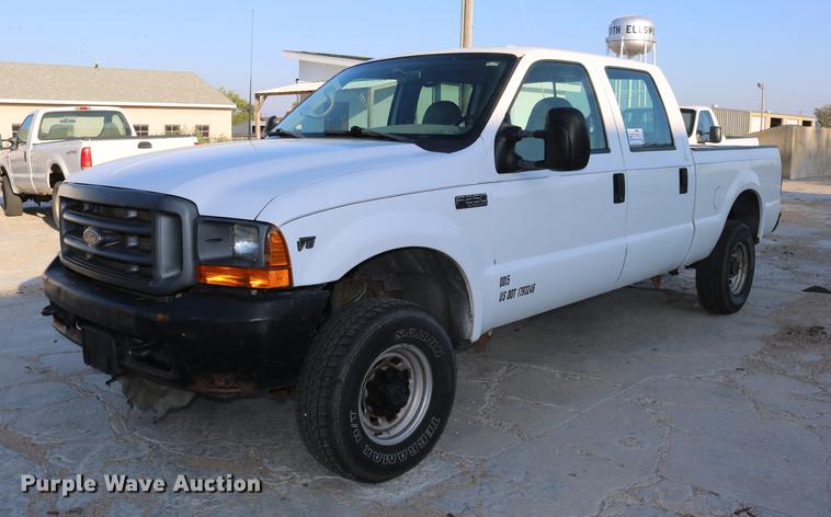 image for item DD0087 2001 Ford F250 Super Duty Crew Cab pickup truck