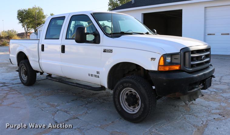 image for item DD0087 2001 Ford F250 Super Duty Crew Cab pickup truck