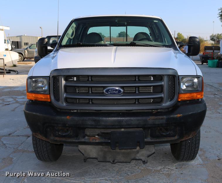 image for item DD0087 2001 Ford F250 Super Duty Crew Cab pickup truck