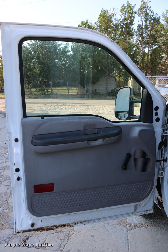 image for item DD0087 2001 Ford F250 Super Duty Crew Cab pickup truck