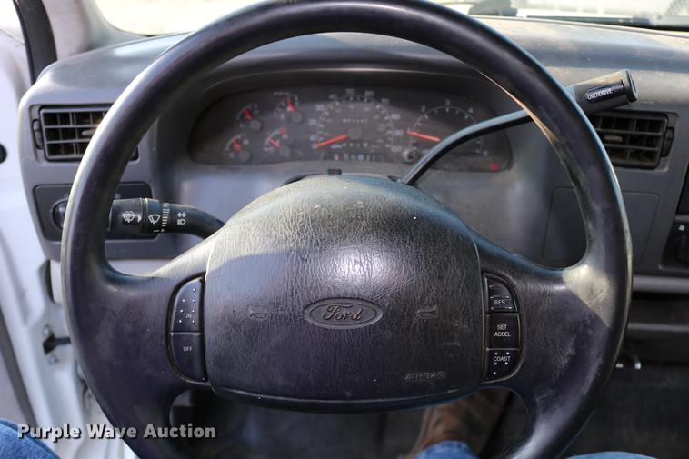 image for item DD0087 2001 Ford F250 Super Duty Crew Cab pickup truck