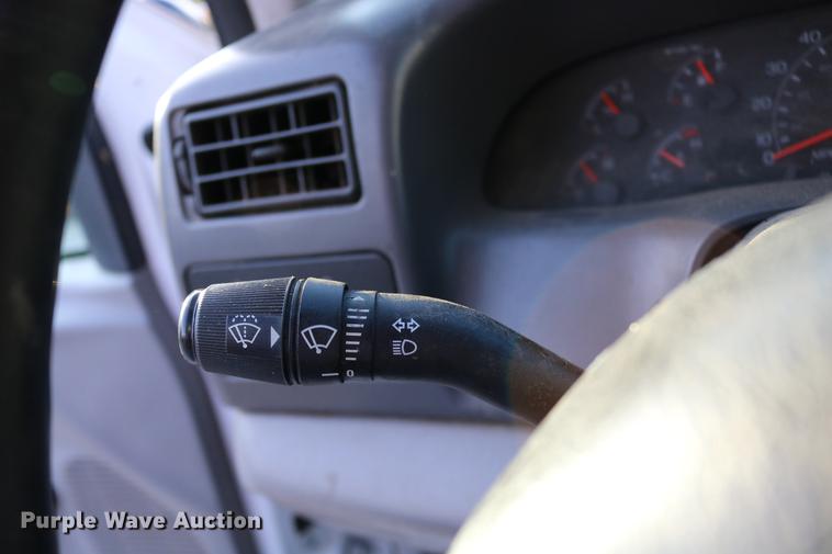 image for item DD0087 2001 Ford F250 Super Duty Crew Cab pickup truck