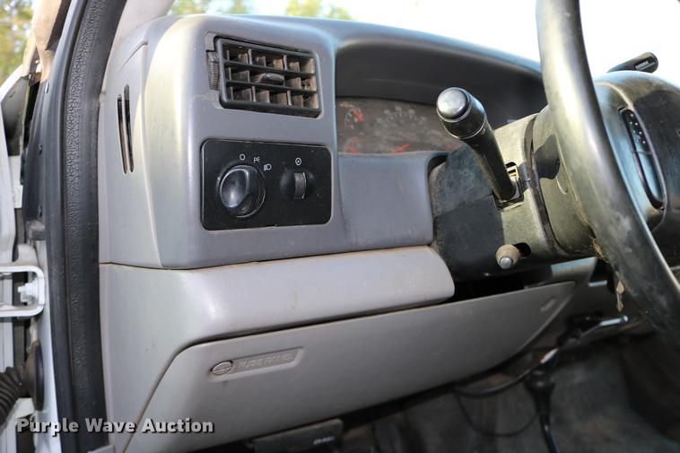 image for item DD0087 2001 Ford F250 Super Duty Crew Cab pickup truck