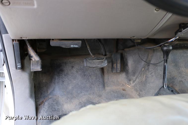 image for item DD0087 2001 Ford F250 Super Duty Crew Cab pickup truck