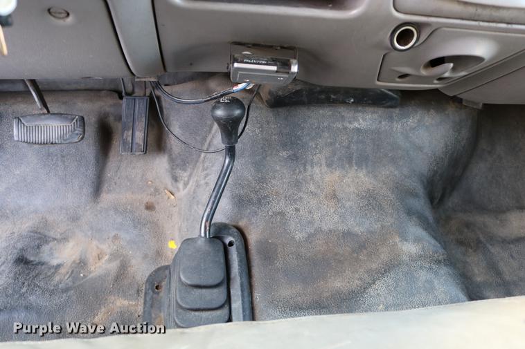 image for item DD0087 2001 Ford F250 Super Duty Crew Cab pickup truck