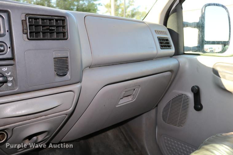 image for item DD0087 2001 Ford F250 Super Duty Crew Cab pickup truck