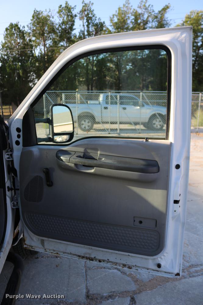 image for item DD0087 2001 Ford F250 Super Duty Crew Cab pickup truck