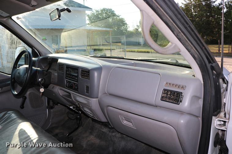 image for item DD0087 2001 Ford F250 Super Duty Crew Cab pickup truck