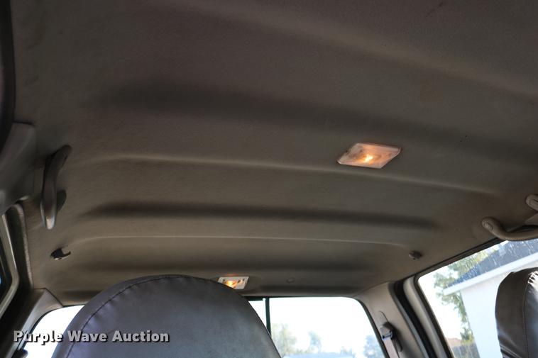 image for item DD0087 2001 Ford F250 Super Duty Crew Cab pickup truck