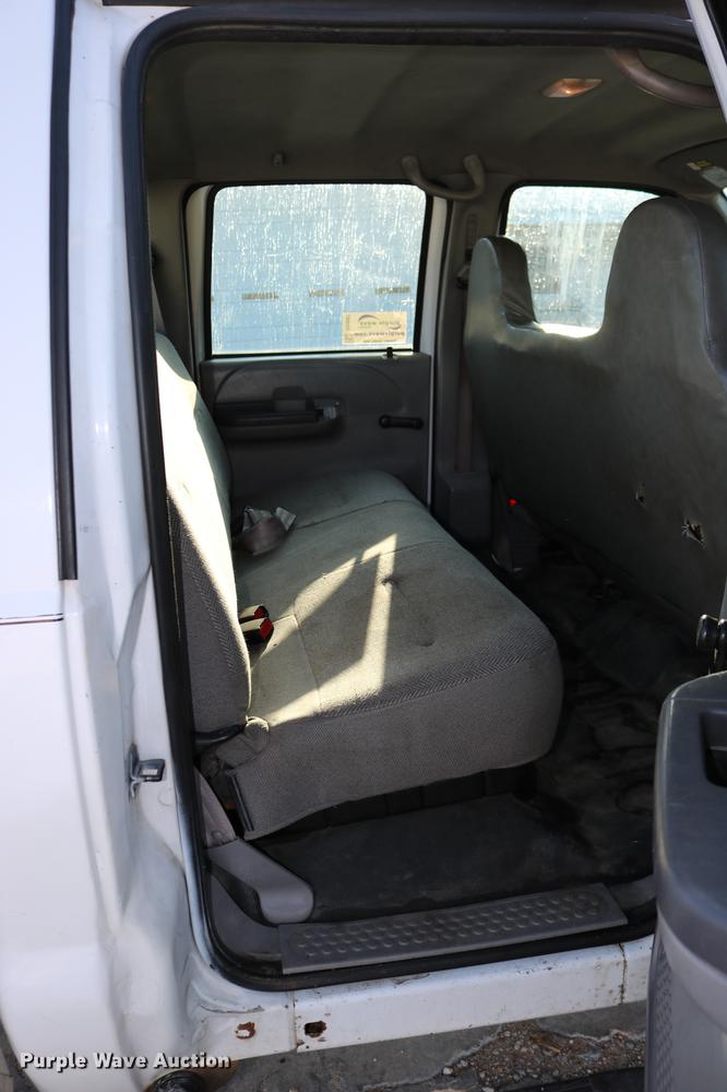 image for item DD0087 2001 Ford F250 Super Duty Crew Cab pickup truck