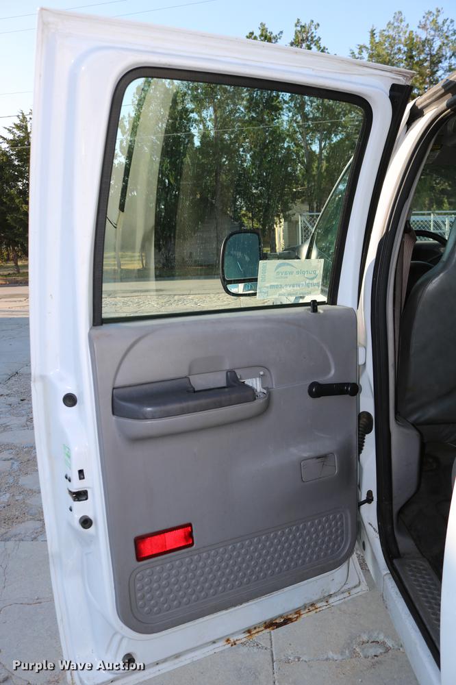 image for item DD0087 2001 Ford F250 Super Duty Crew Cab pickup truck