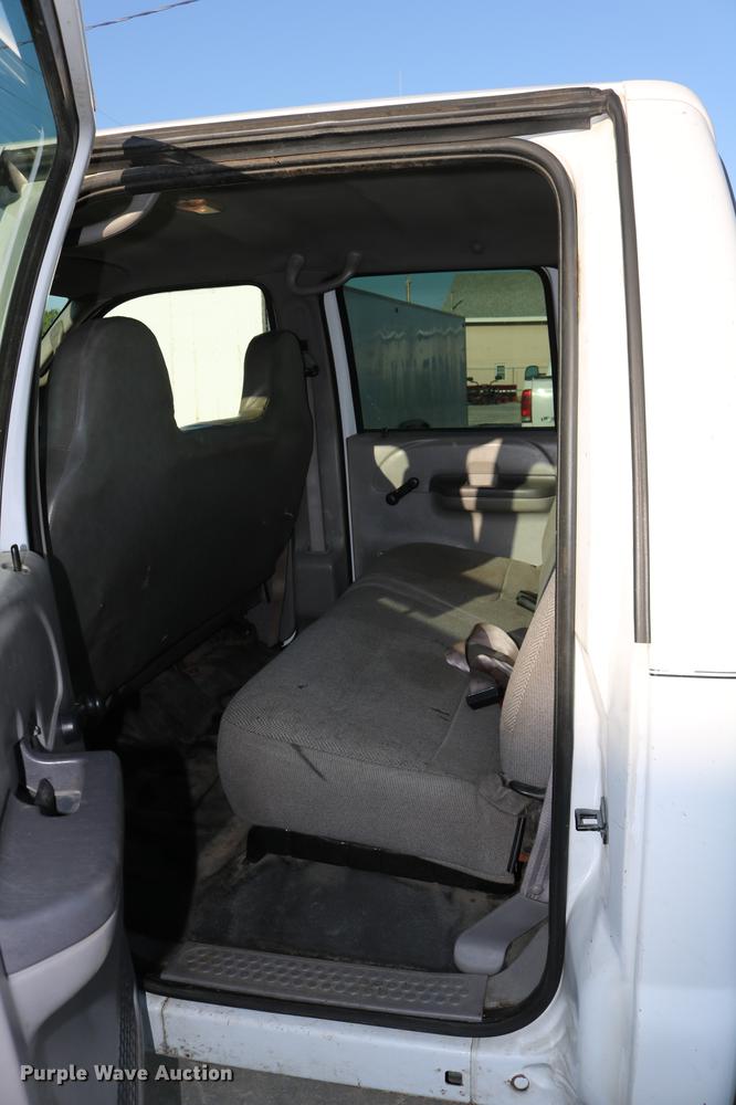 image for item DD0087 2001 Ford F250 Super Duty Crew Cab pickup truck