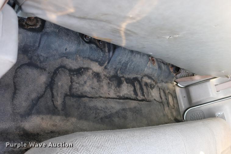 image for item DD0087 2001 Ford F250 Super Duty Crew Cab pickup truck