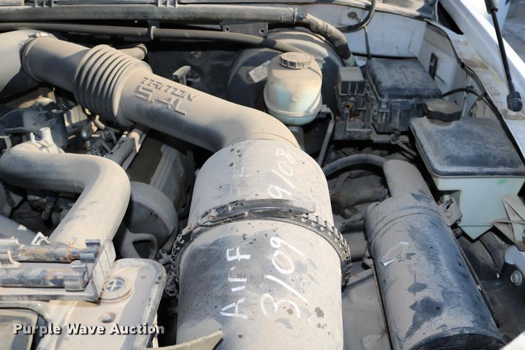 image for item DD0087 2001 Ford F250 Super Duty Crew Cab pickup truck