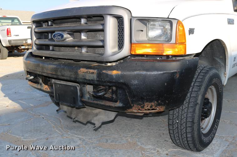 image for item DD0087 2001 Ford F250 Super Duty Crew Cab pickup truck