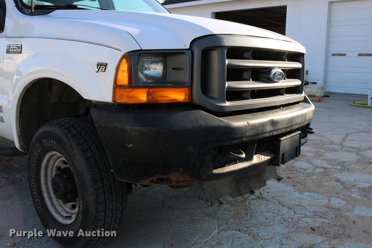 image for item DD0087 2001 Ford F250 Super Duty Crew Cab pickup truck
