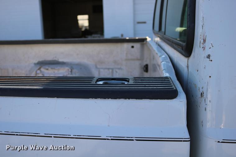 image for item DD0087 2001 Ford F250 Super Duty Crew Cab pickup truck